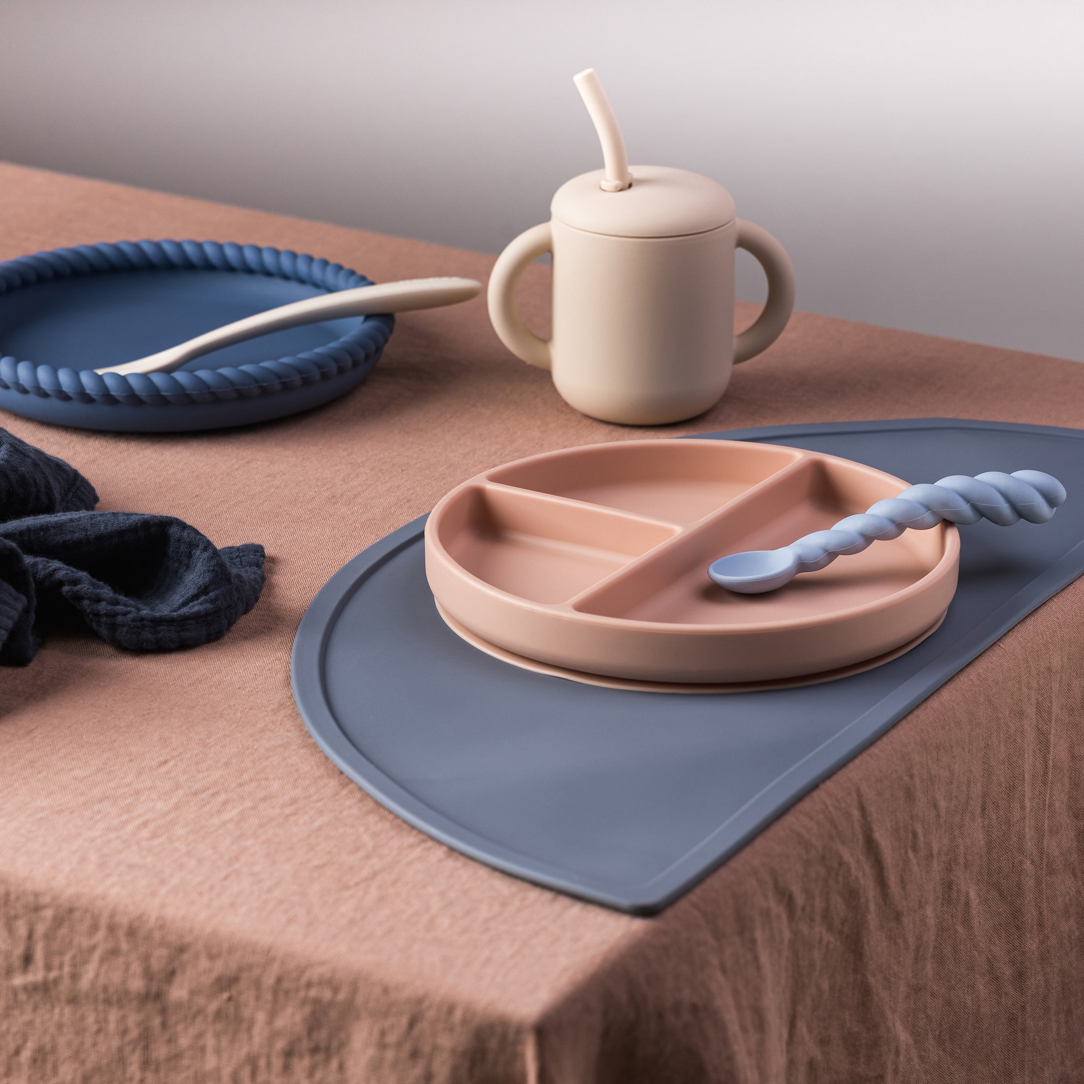 Herring & Bones - Concept Store Joyeux - OYOY Mini - Ensembles - Ensemble assiette et bol en silicone "Mellow"
