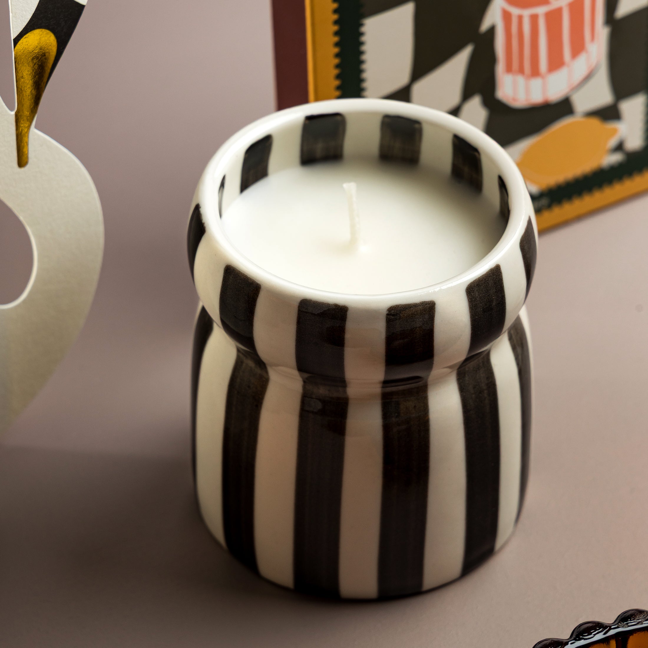 Herring & Bones - Concept Store Joyeux - Designworks Collective - Bougies Parfumées - Bougie parfumée "Cabana" - Lava Stone