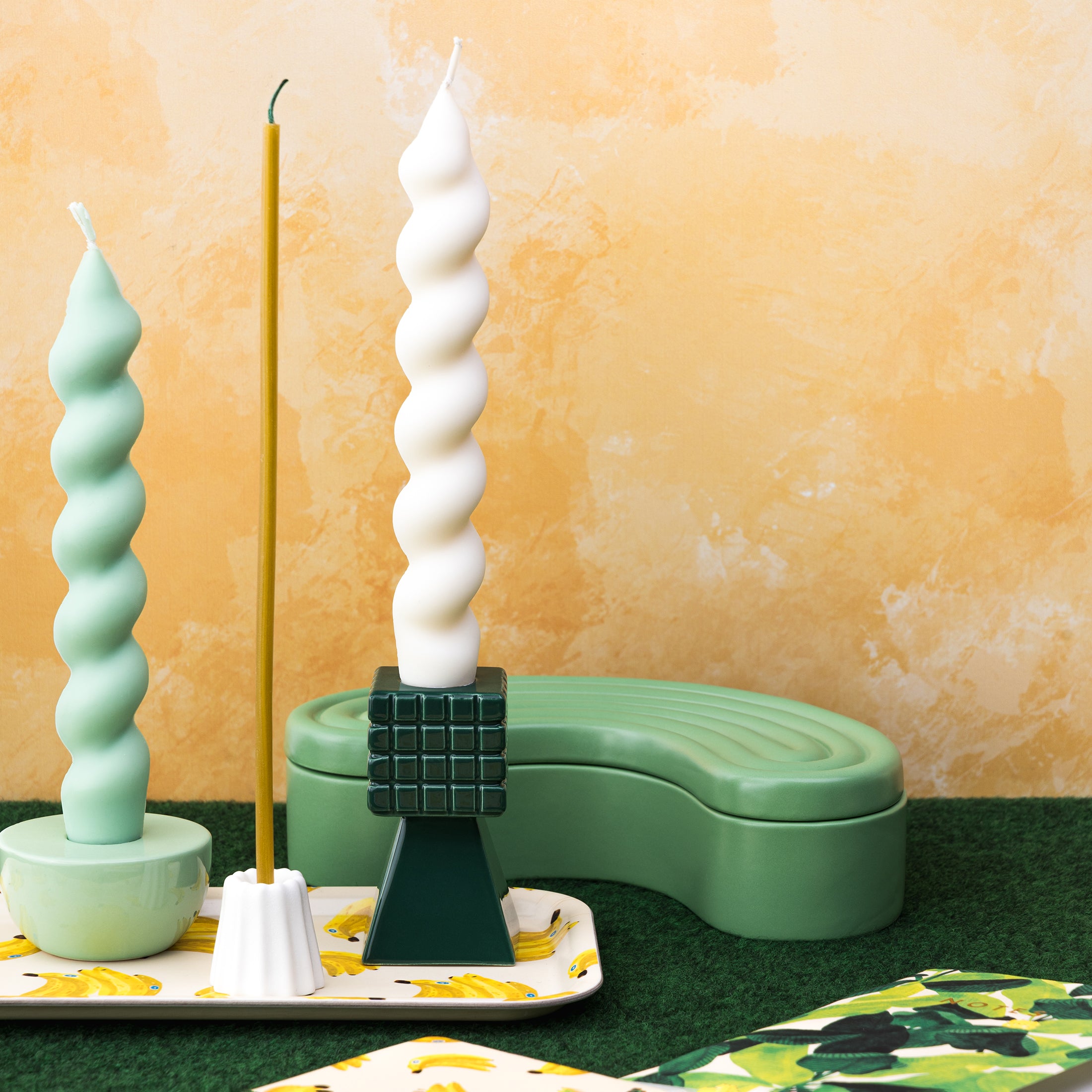 Herring & Bones - Concept Store Joyeux - OVO Things - Bougeoirs - Petit bougeoir "Cannelé" en porcelaine