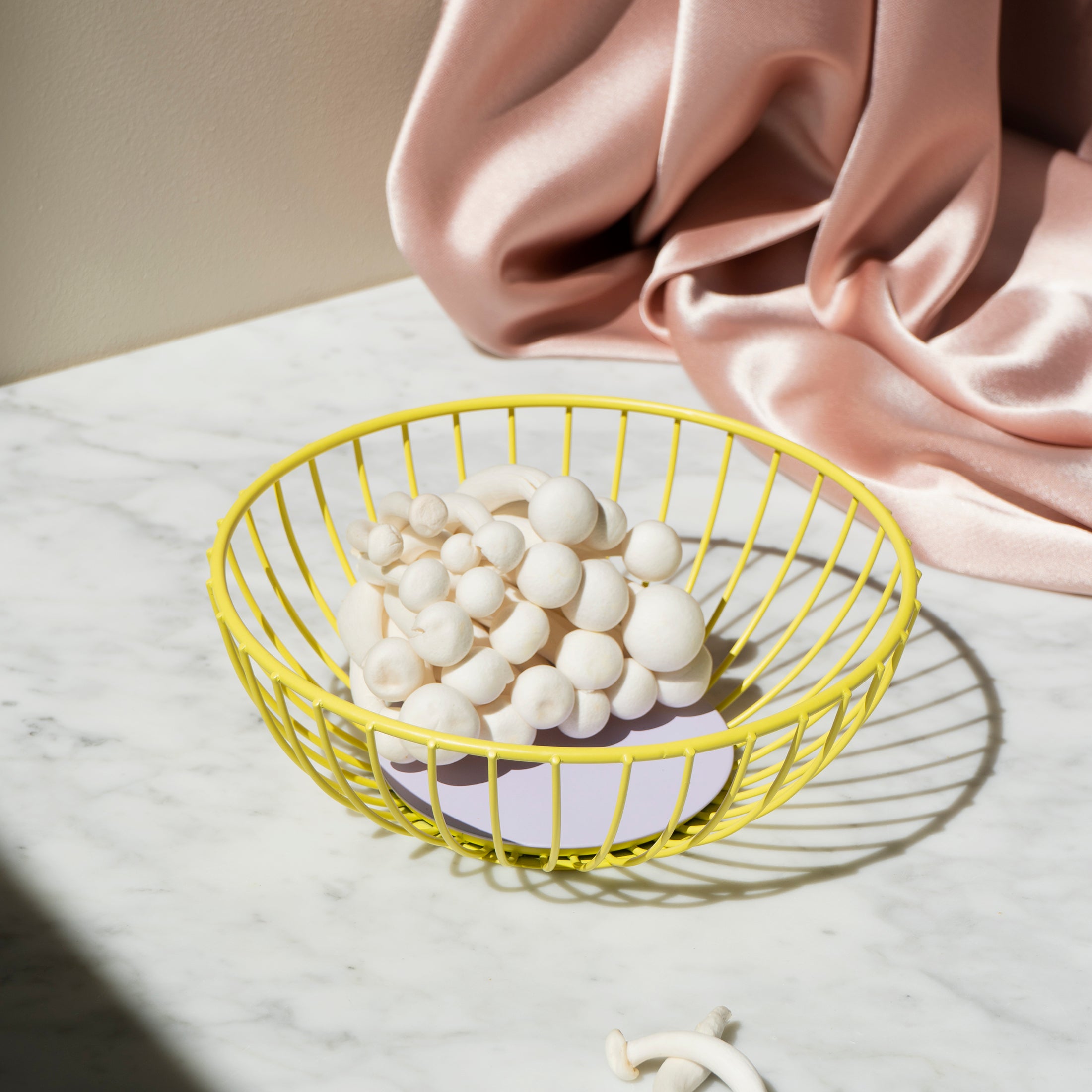 Herring & Bones - Concept Store Joyeux - Octaevo - Corbeilles - Petite corbeille en métal "Iris"