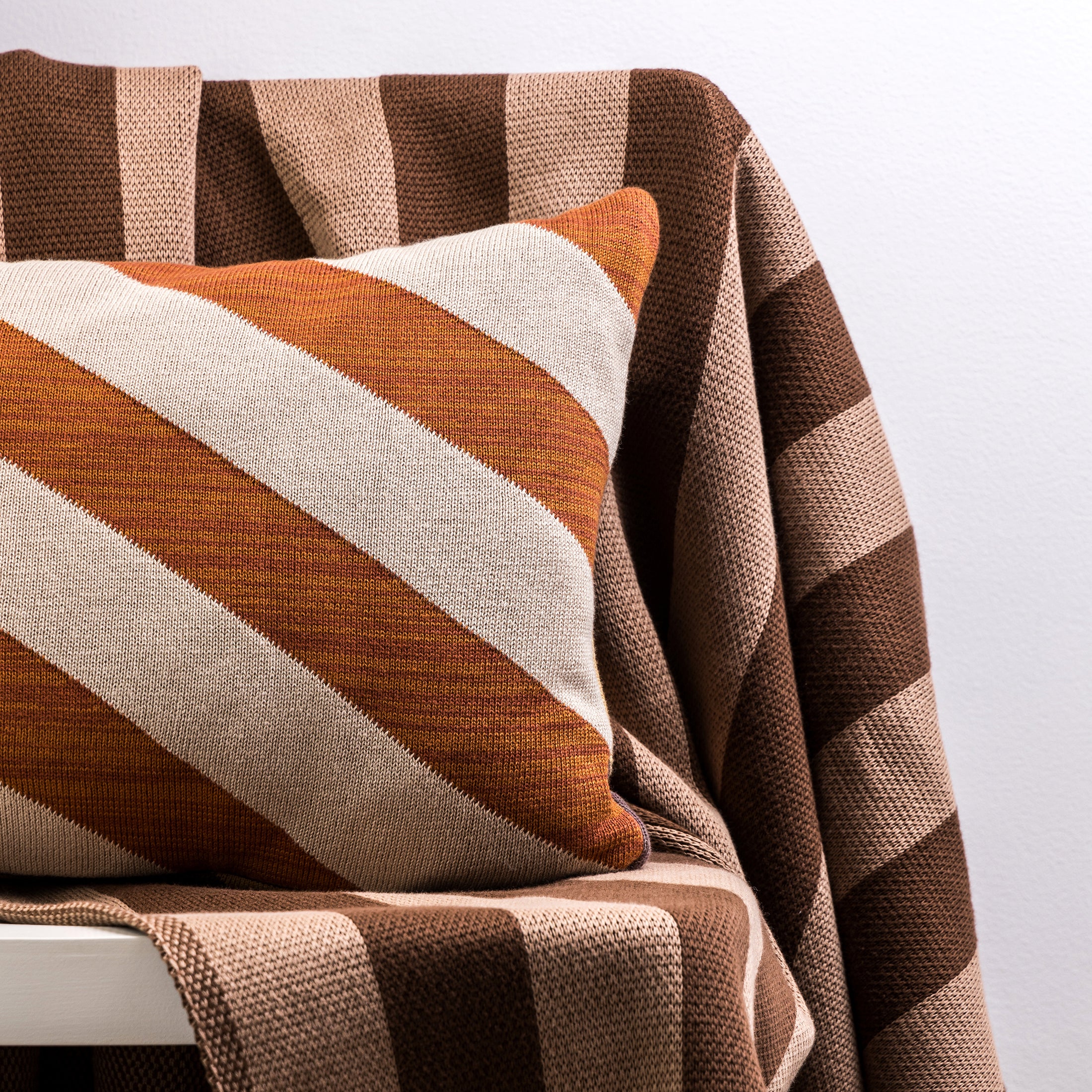 Herring & Bones - Concept Store Joyeux - Season Paper - Plaids - Plaid en maille "Lignes"