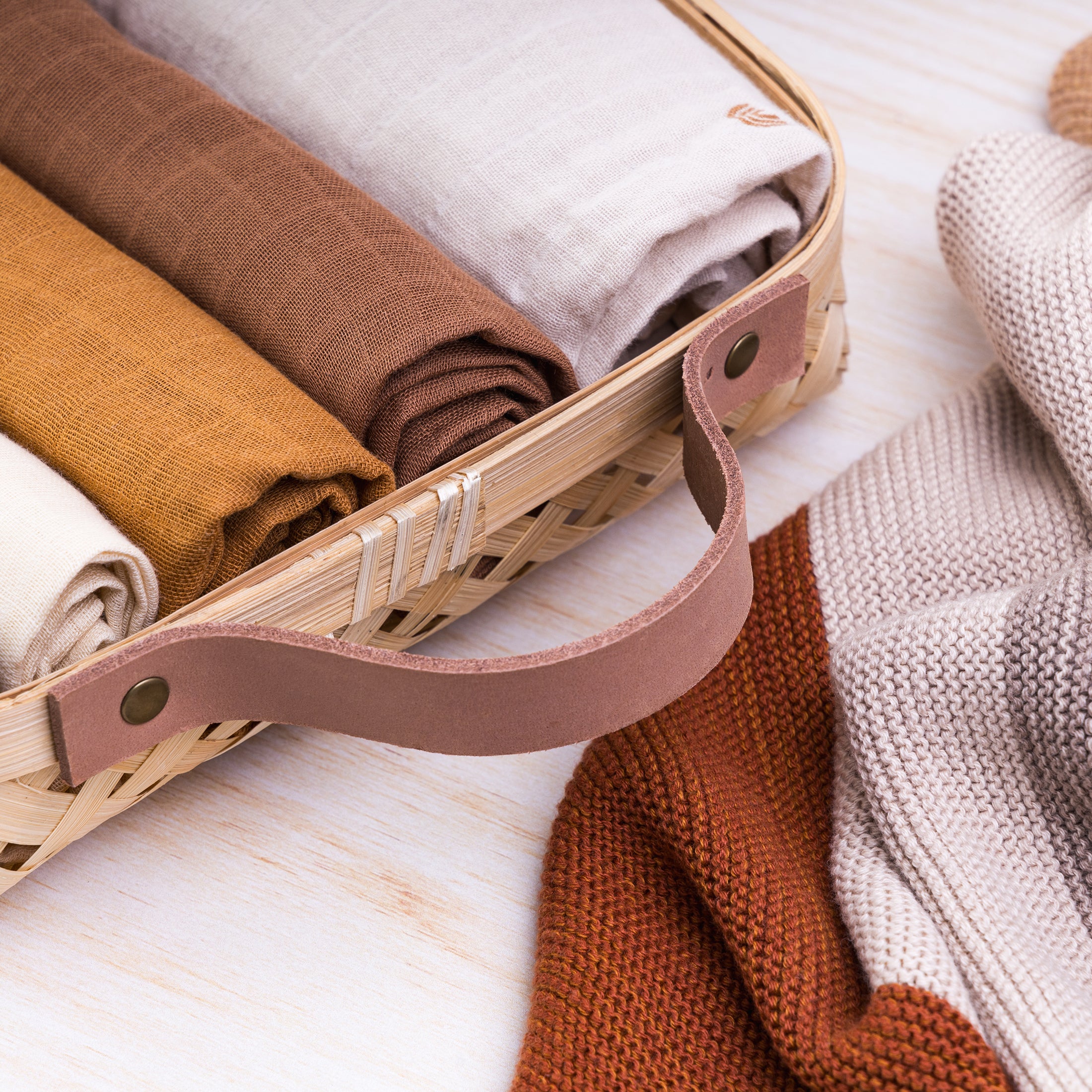 Herring & Bones - Concept Store Joyeux - OYOY - Paniers - Panier en bambou et cuir "Sporta"